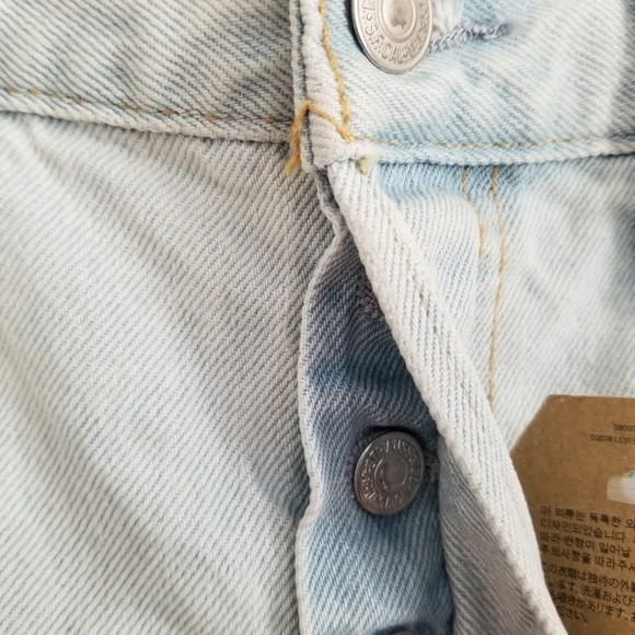 NWT Levi's 501 High Rise Light Wash Jean Shorts Size 31 - Picture 2 of 10